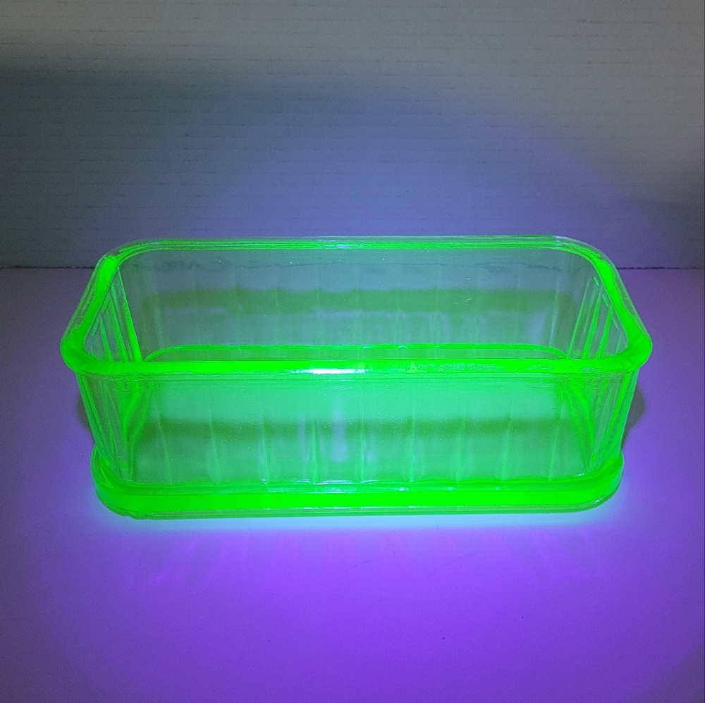 Vintage Green Uranium Glass Refrigerator Loaf Dish Glows Read
